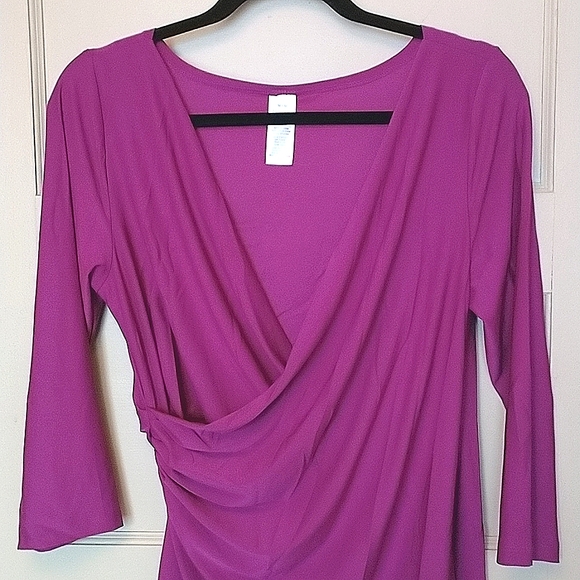 3/$30💜BNWOT Avon Size M Wrap Front Top - Picture 1 of 7